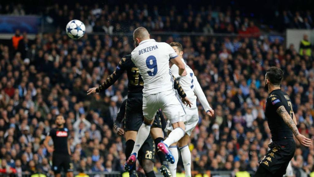 Benzema ante el Nápoles en el Bernabéu