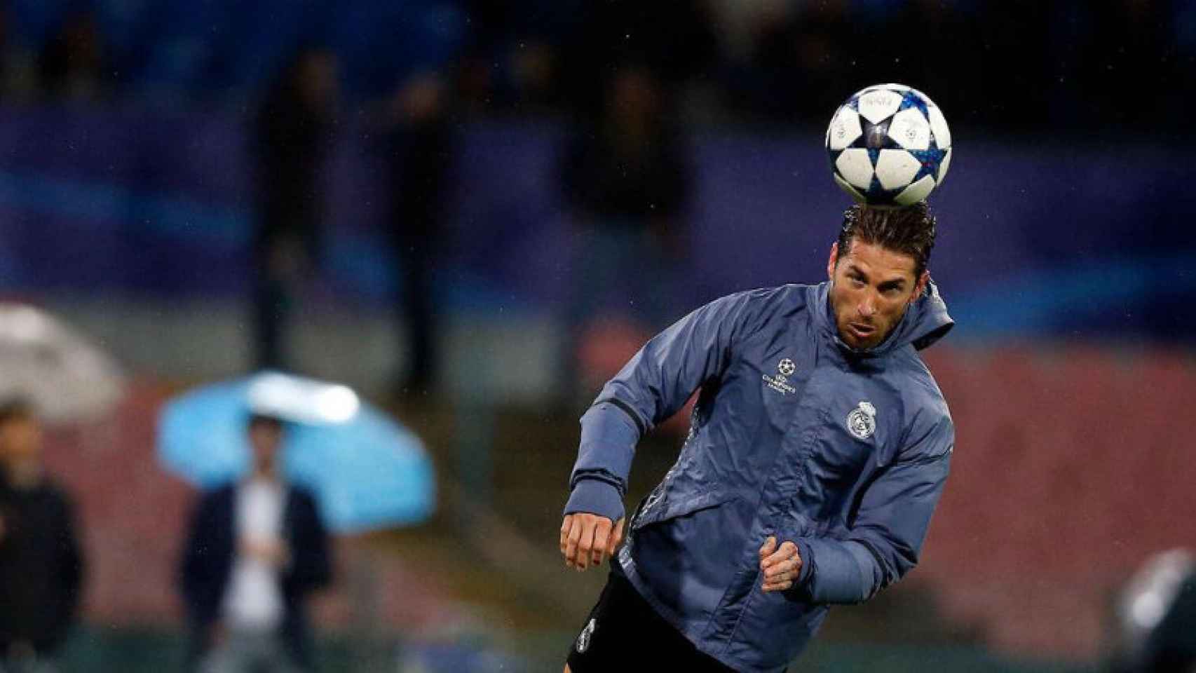 Sergio Ramos con el balón en el entrenamiento. Foto: Twitter: (@SergioRamos)