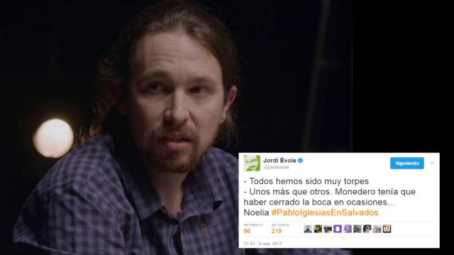 Pablo Iglesias se gira para hablar con Jordi Évole.