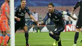 Sergio Ramos celebra su segundo gol en el partido ante el Nápoles.
