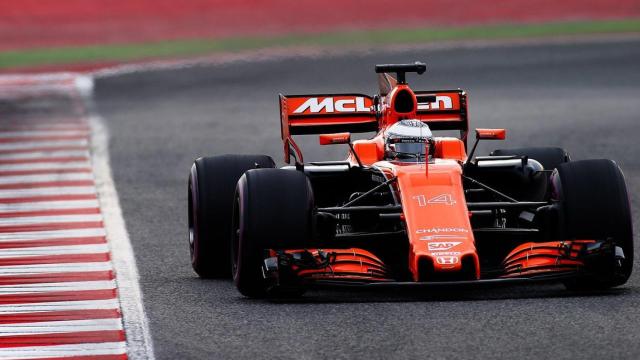 Alonso, durante la sesión matinal en Montmeló.