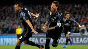 Sergio Ramos celebra su segundo gol junto a Pepe