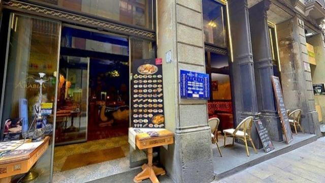 El Café Arabia, en la calle Escudellers de Barcelona, donde se anuncia la reunión entre musulmanes.