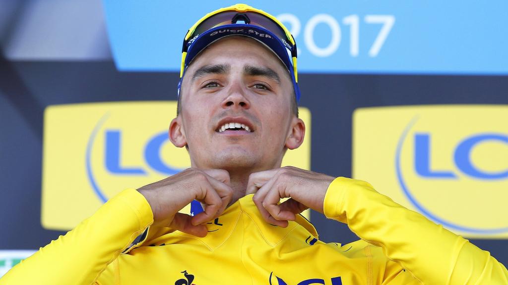 Julian Alaphilippe sigue manteniendo el maillot amarillo.