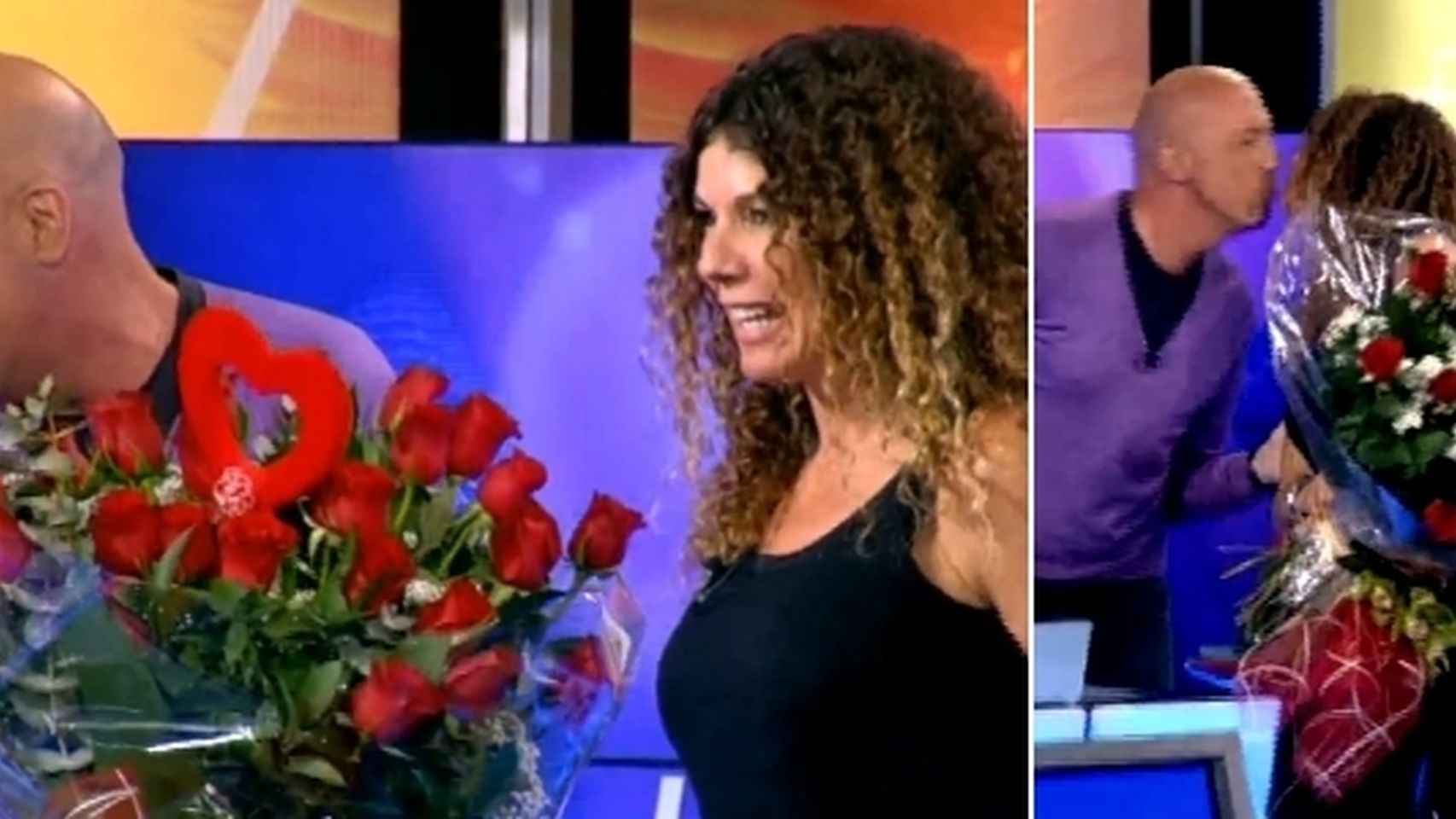 Momento en el que Arús entrega las flores a su mujer, a la que perdonó su desliz.