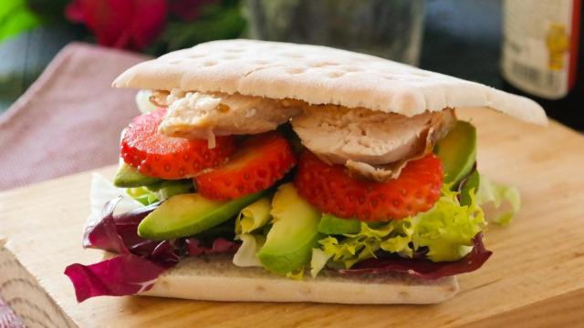 sandwich-pollo-fresas-00