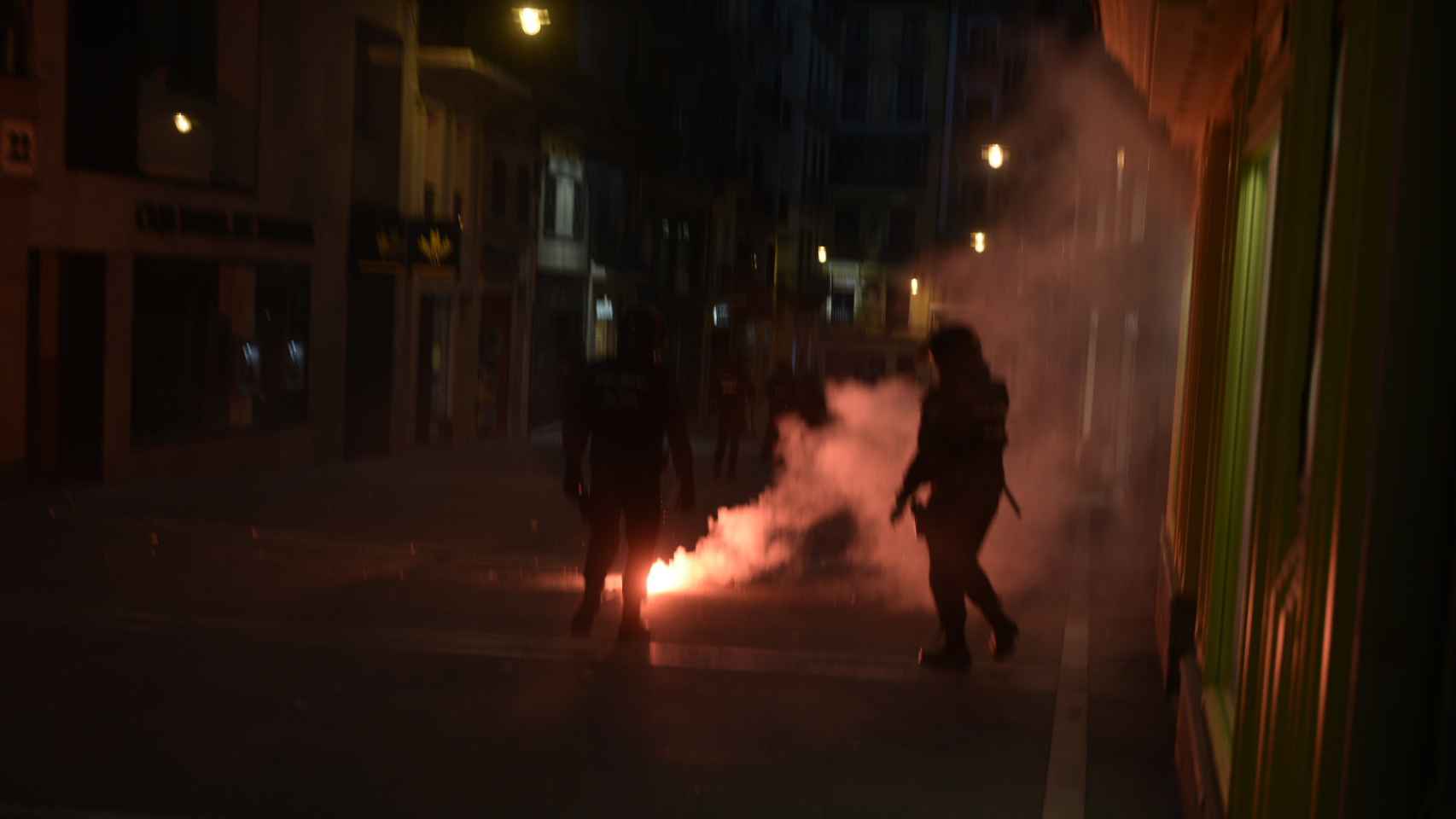 Los radicales abertzales vuelven a tomar Pamplona sembrando el Casco Viejo de violencia callejera