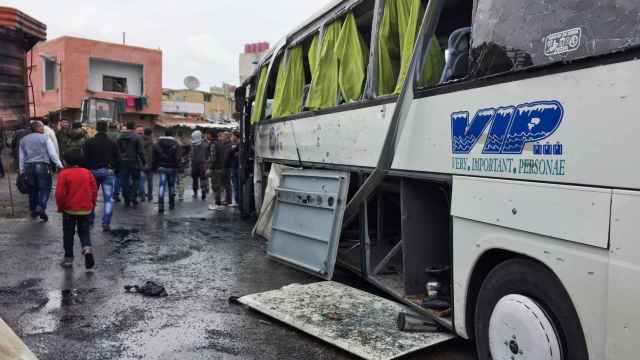Uno de los autobuses afectados por el atentado en Damasco.