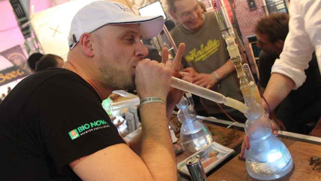 En Spannabis se venden artilugios para fumar marihuana y derivados sin necesidad de tabaco