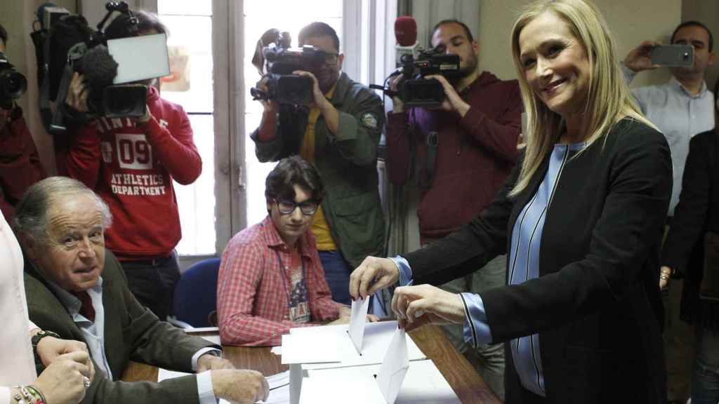 Cifuentes vota en las primarías del PP de Madrid