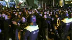 Tensión en la ciudad holandesa entre la Policía y manifestantes turcos.