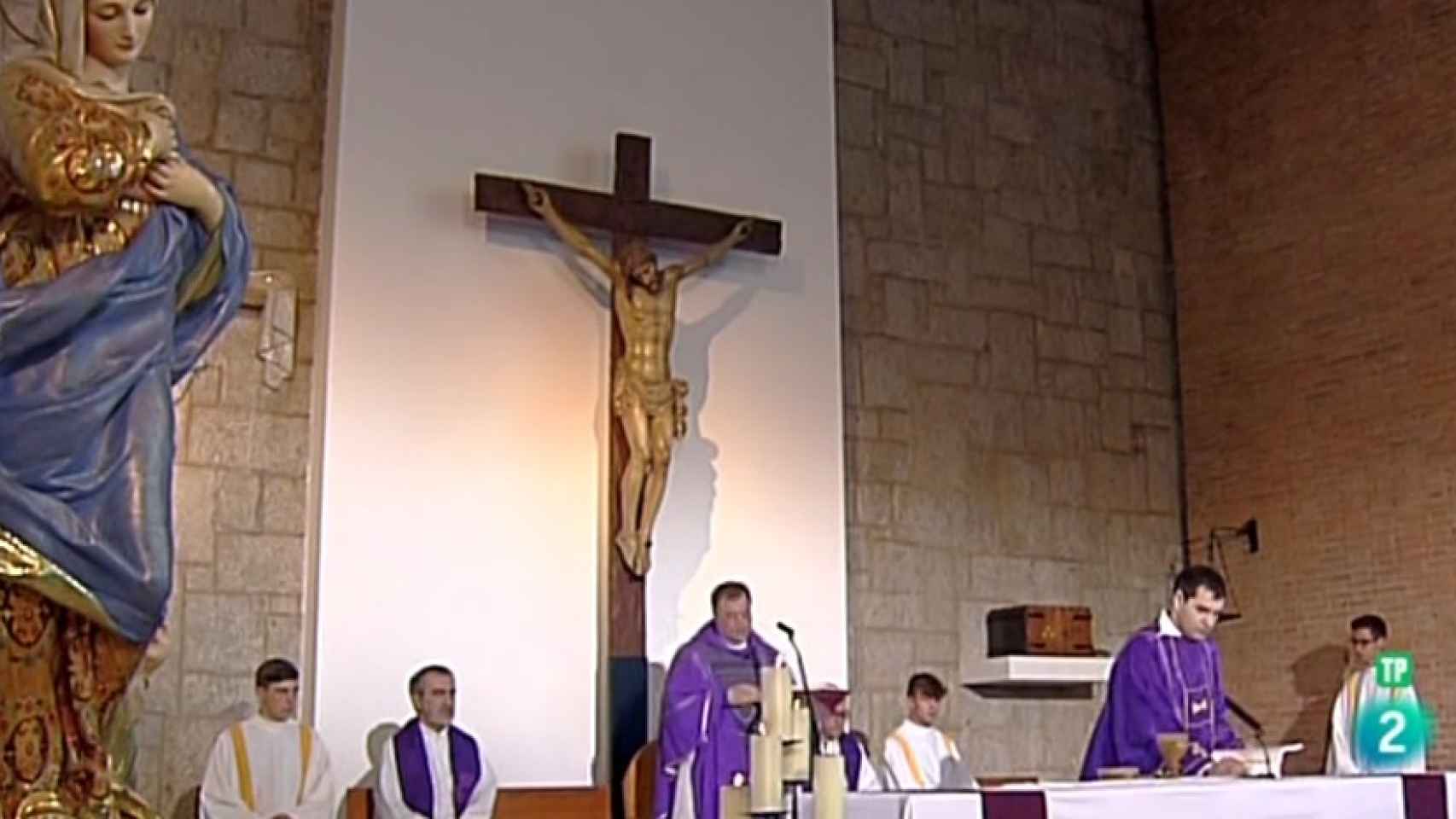 Uno de los momentos de la eucaristía retransmitida el domingo.