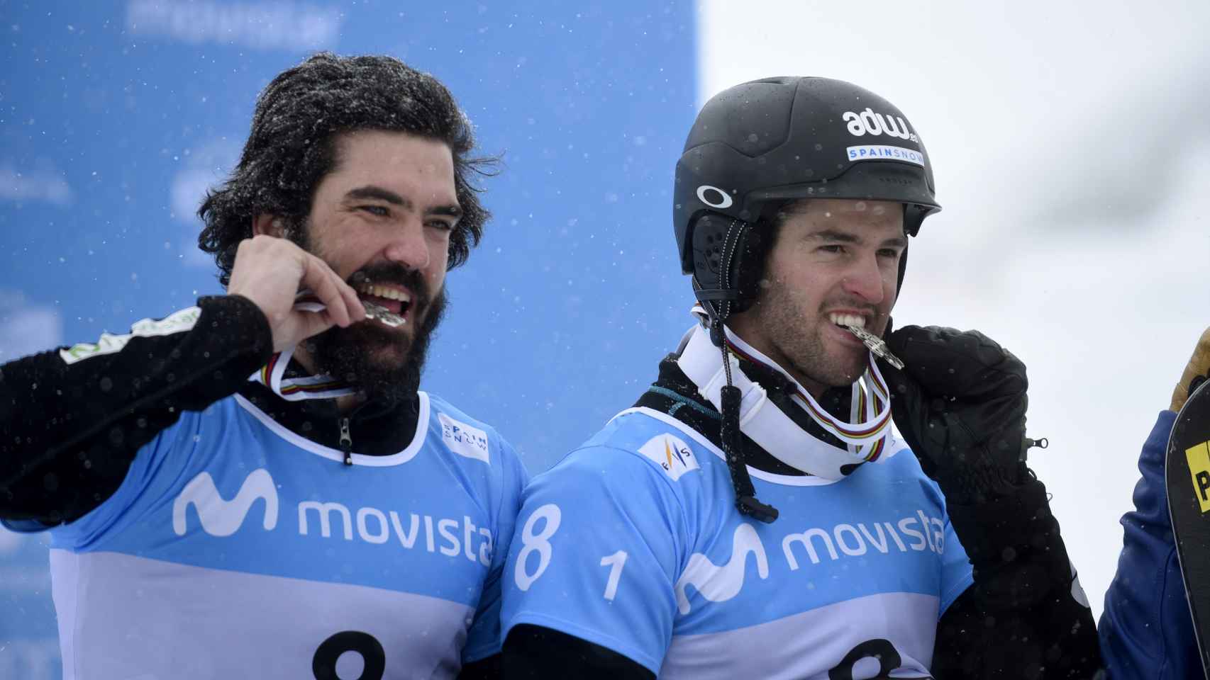 Hernández y Eguibar celebran su plata mundialista.