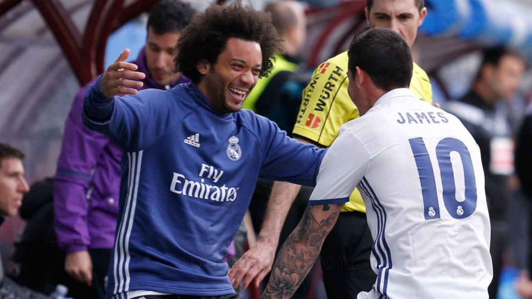 James celebrando con Marcelo su gol