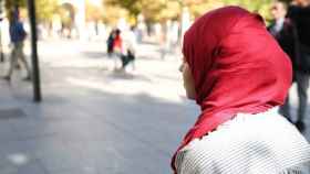 Imagen de recurso de una mujer con hiyab.