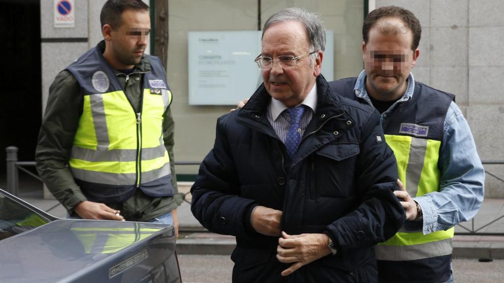 Miguel Bernad durante su detención.