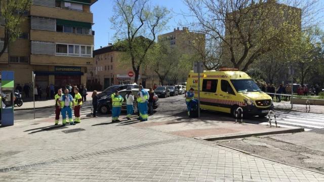 Un hombre dispara a su expareja y se atrinchera en un piso de Madrid