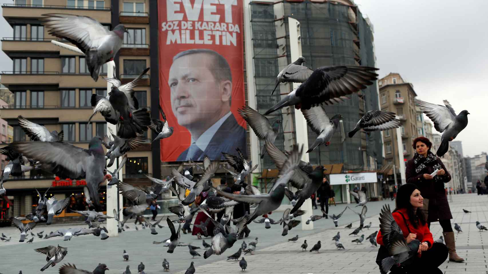 Un cartel de propaganda del referéndum de abril en la ciudad de Taksim.