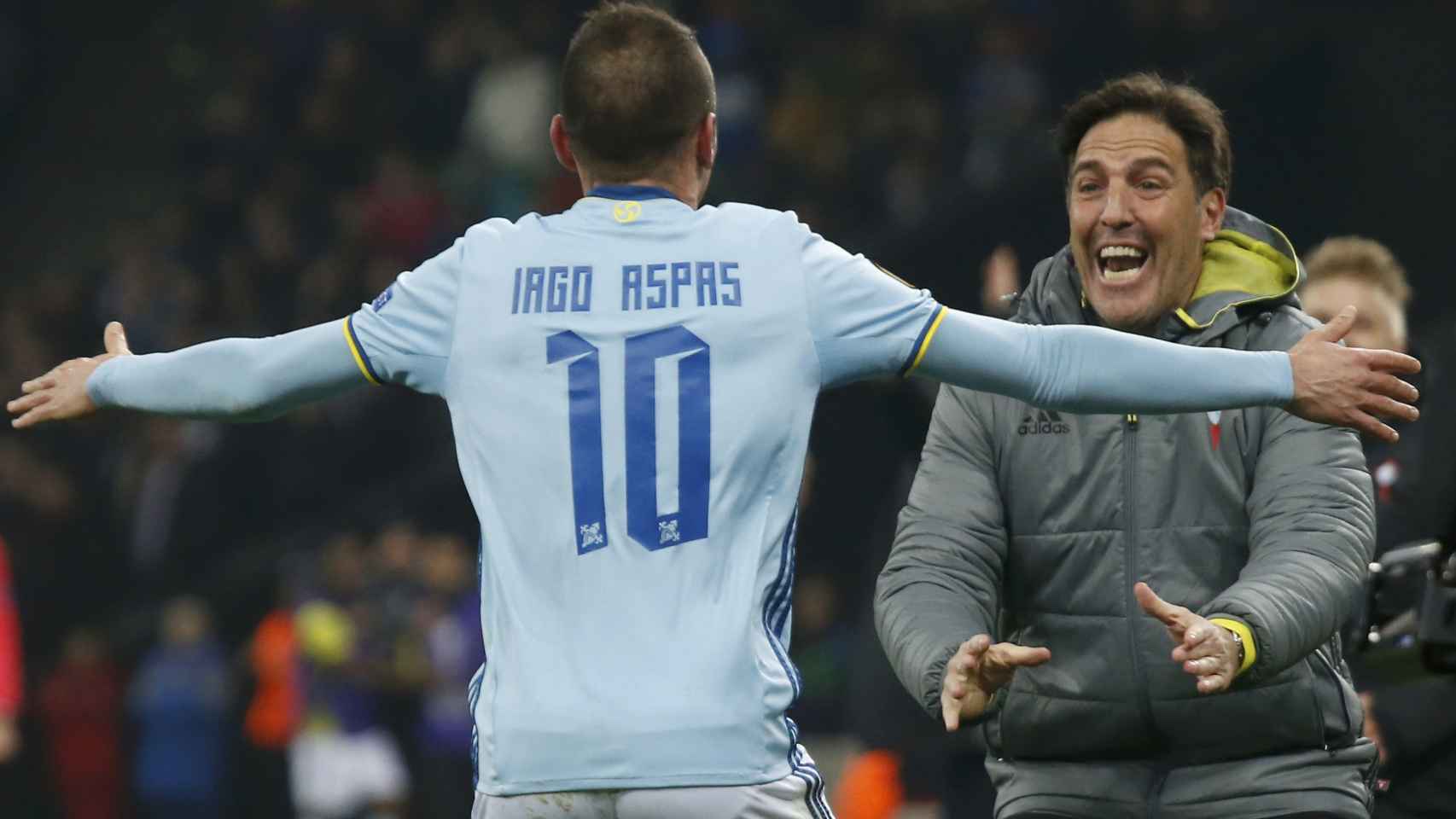 Iago Aspas celebra con Berizzo su gol al Krasnodar.
