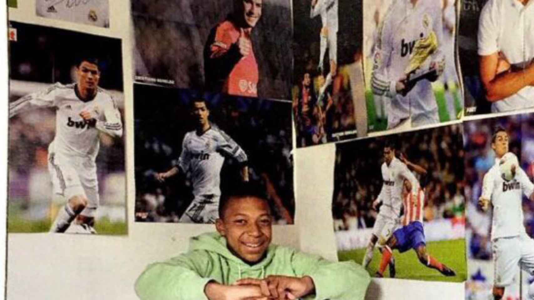 Kylian Mbappé en su habitación rodeado de fotos de Cristiano. Foto: L'Équipe Magazine
