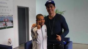 Cristiano Ronaldo con Kylian Mbappé