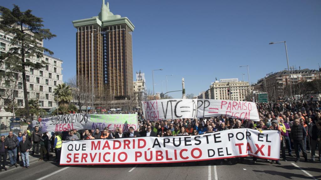 Cabecera de la manifestación de los taxistas en Madrid