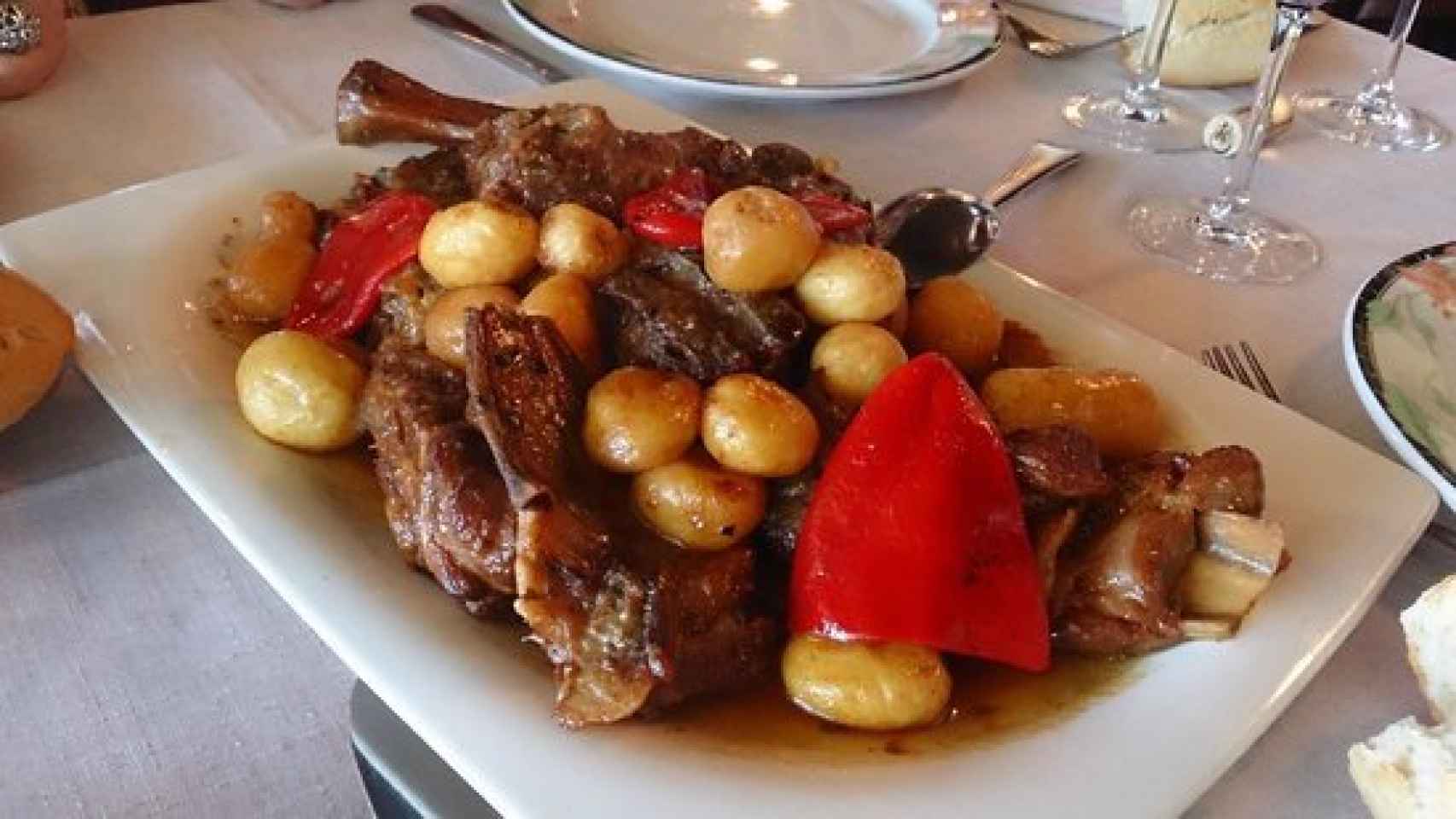El cabritu es uno de los platos más típicos que se cocinan en el concejo de Laviana.