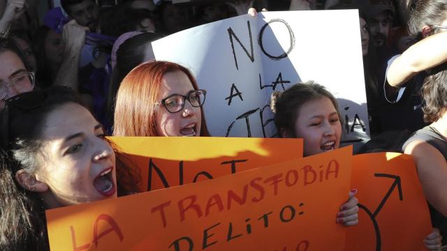 Protestas contra el autobús de HazteOír en la Complutense