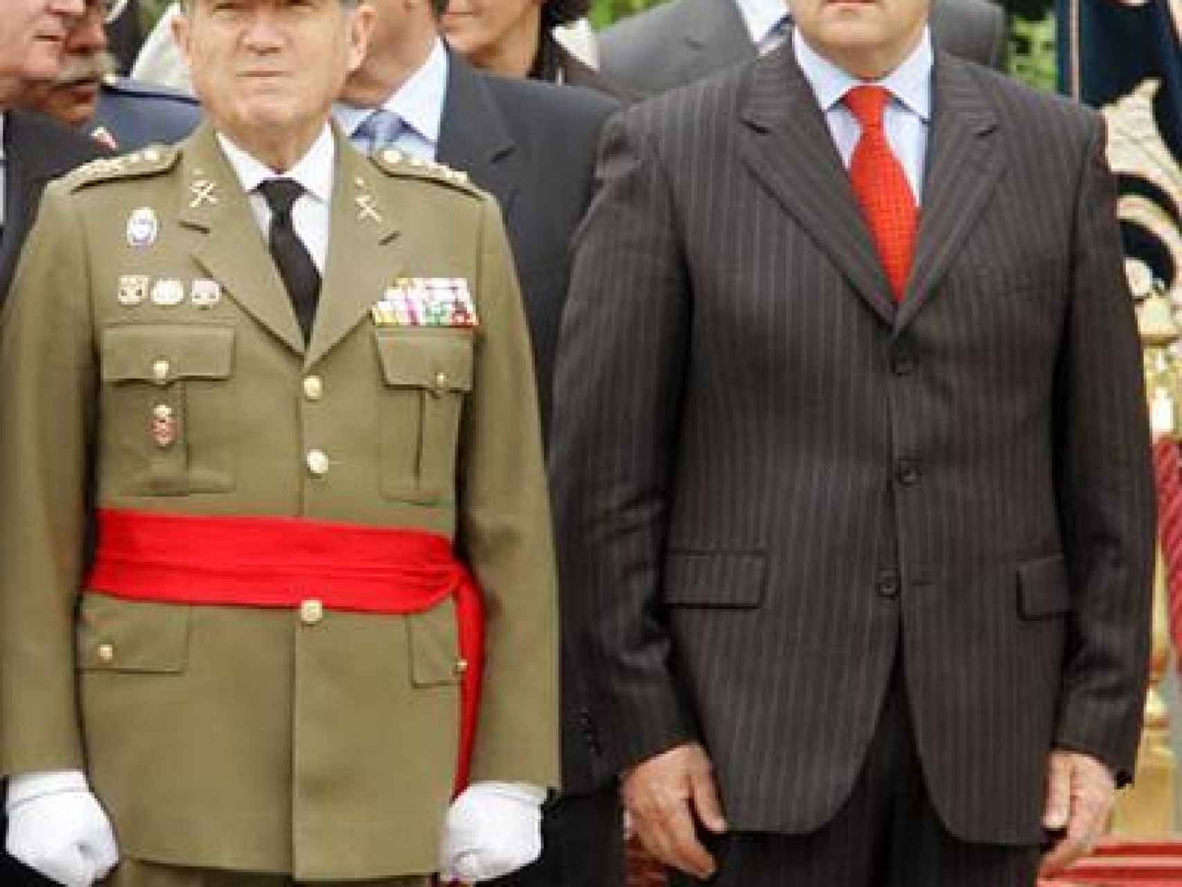 Felix Sanz Roldan y Alberto Saiz en la toma de posesión del Jefe de la Guardia Civil en 2006.