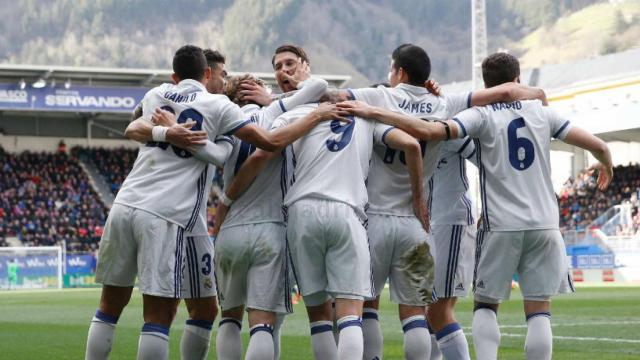 La plantilla unida ante el Eibar