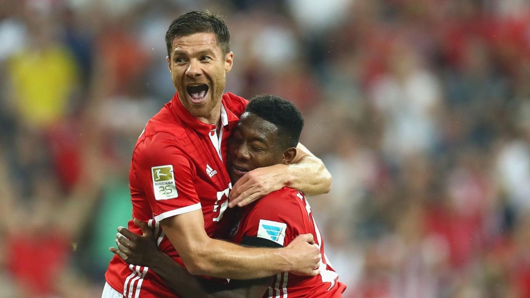 Xabi Alonso celebra con Alaba. Foto: Bayern Munich fcbayern.com