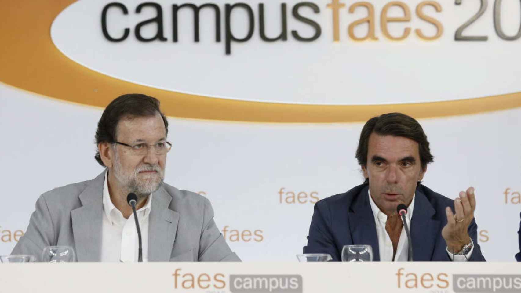 El expresidente José María Aznar con el presidente Mariano Rajoy en el Campus Faes.