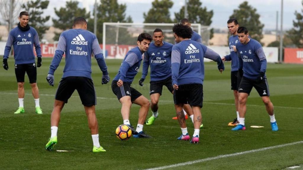 Rondo del Real Madrid en el entrenamiento