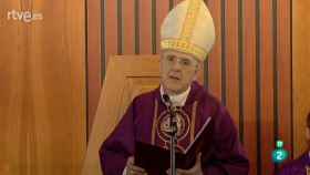 El cardenal Osoro, durante la misa del 19 de marzo emitida por TVE.