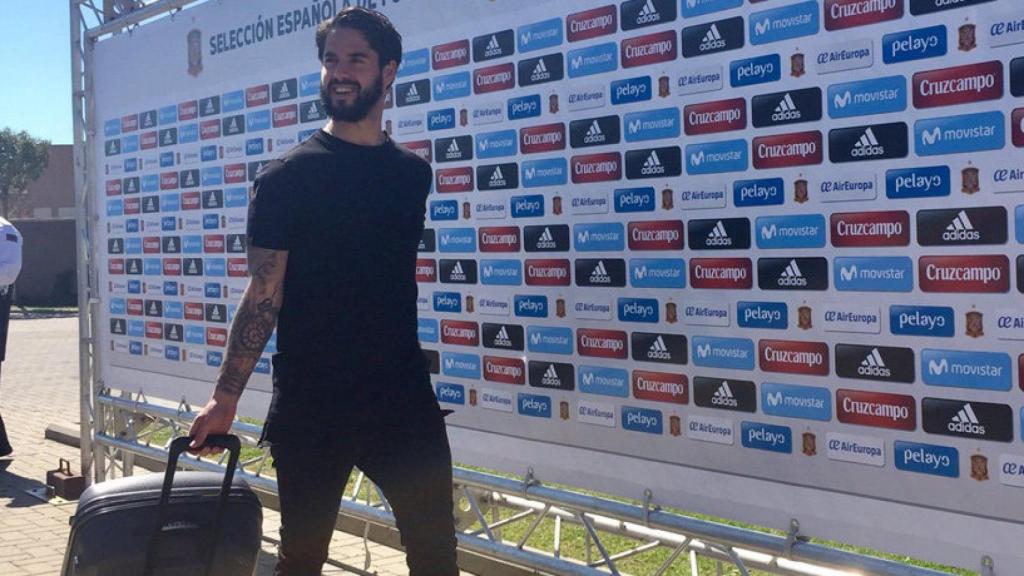 Isco llega a la concentración de la Selección en Las Rozas. Foto: Twitter (@seFutbol)