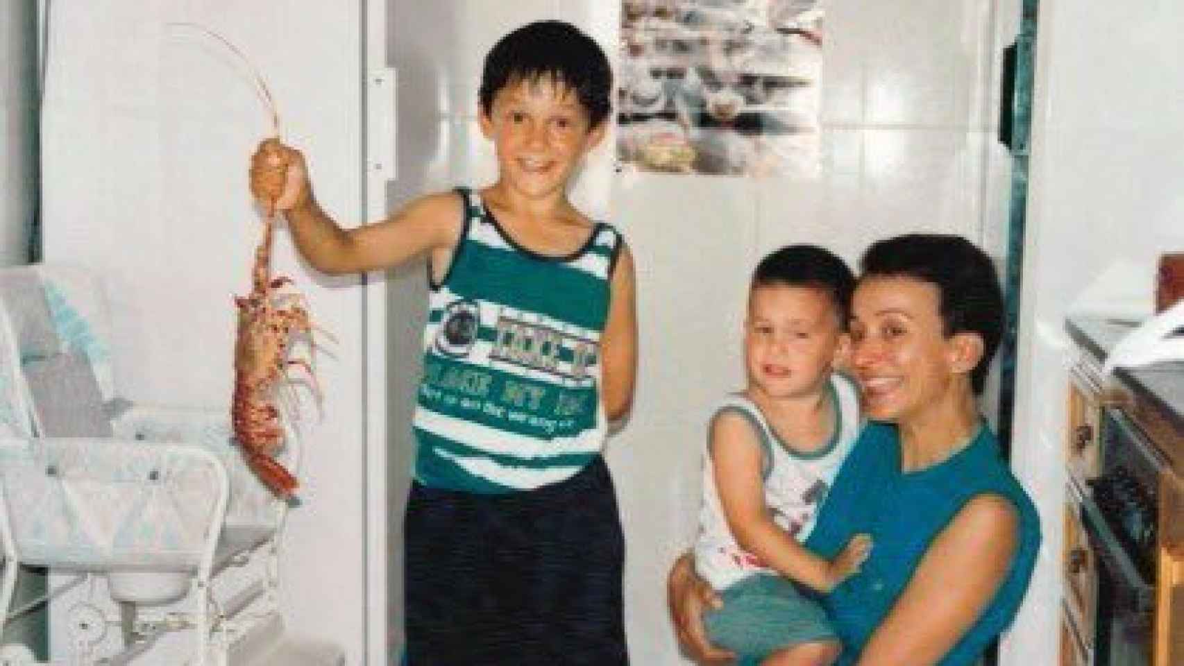 Sergio e Iván con su madre de pequeños.