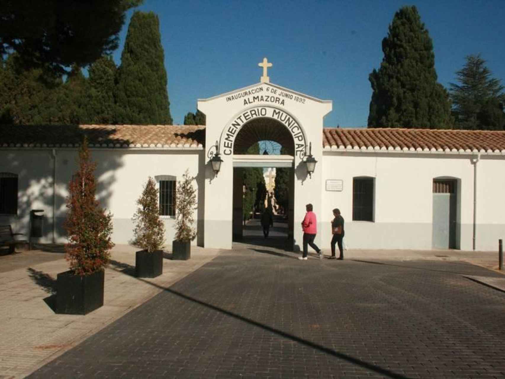 El cementerio de la localidad de Almassora será la particular oficina de José Manuel de ahora en adelante.
