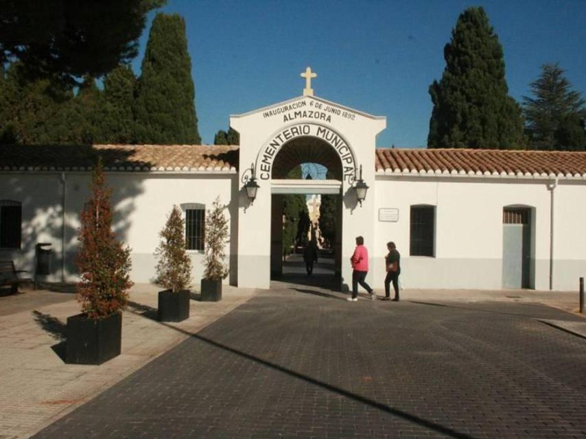 El cementerio de la localidad de Almassora será la particular oficina de José Manuel de ahora en adelante.