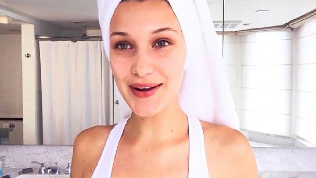 Bella Hadid muestra en su Instagram sus rituales beauty.