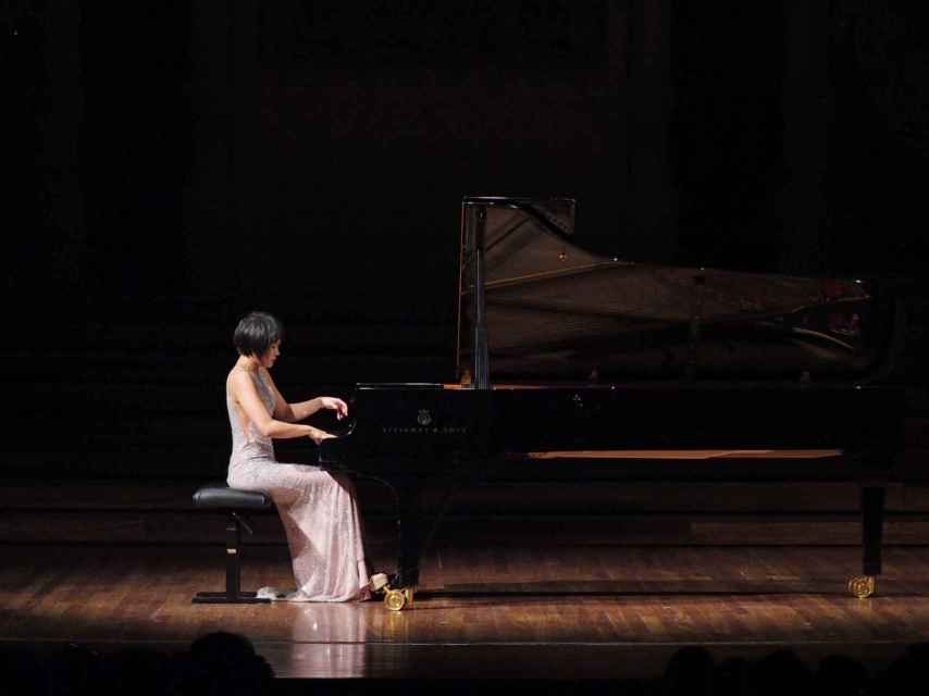 La pianista Yuja Wang durante la primera parte de su concierto en el Palau de la Música.
