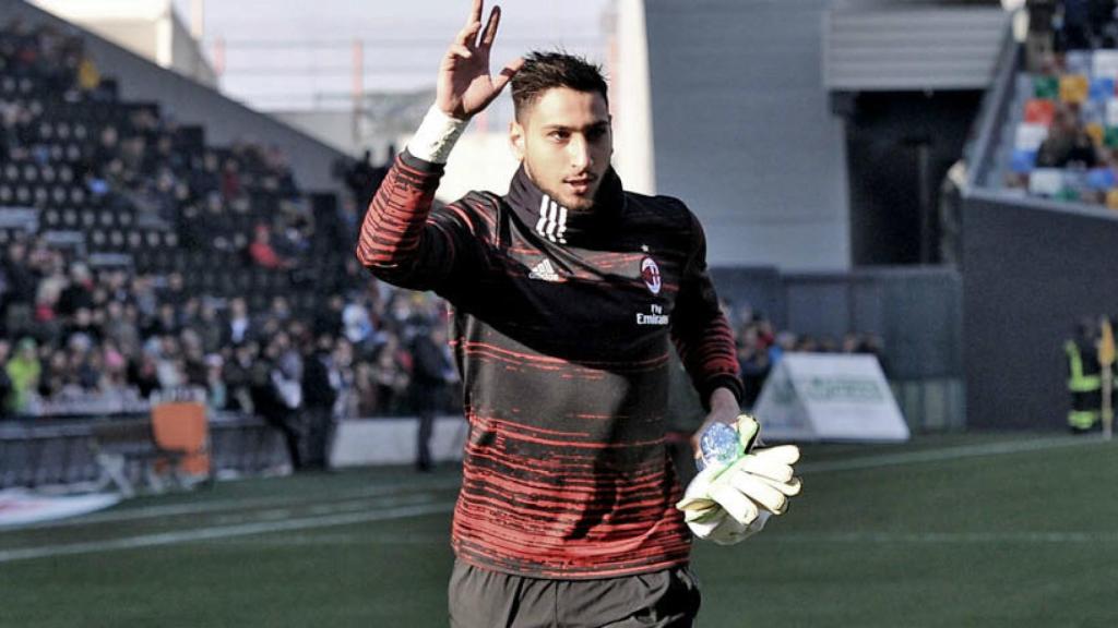 Donnarumma en un calentamiento con el Milan. Foto: acmilan.com