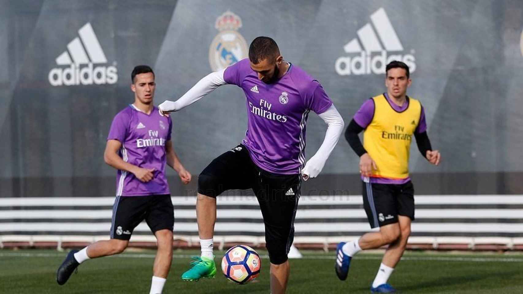 Benzema entrenando junto al Castilla