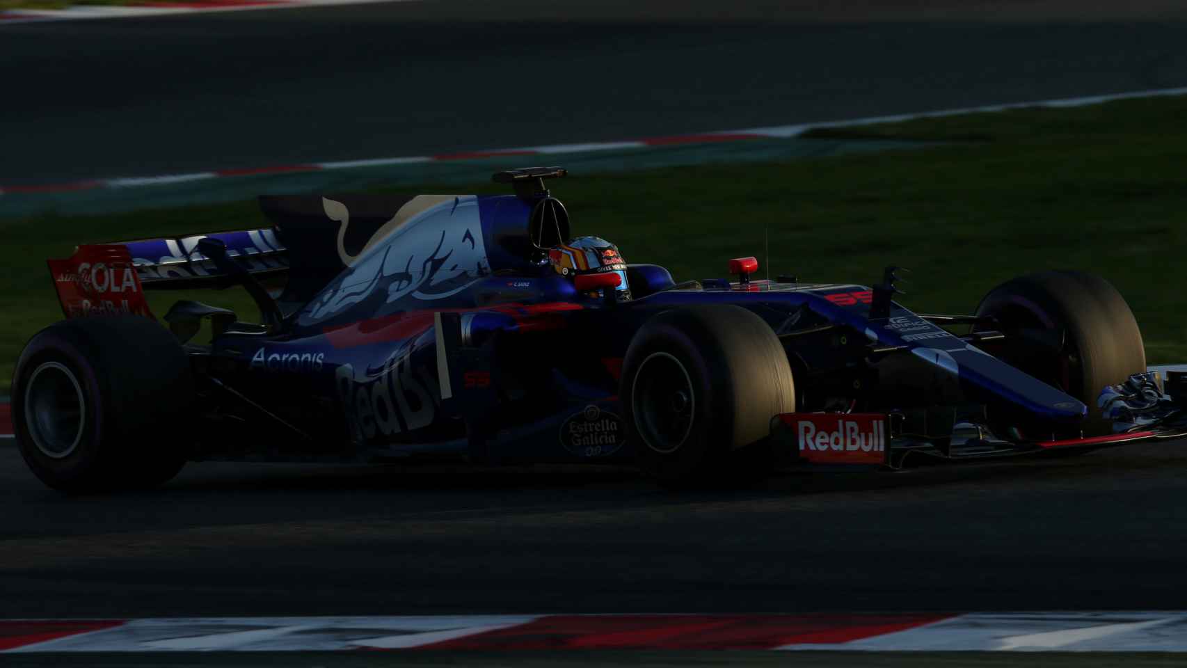 El Toro Rosso de Carlos Sainz en acción.