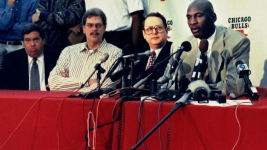 Jerry Krause, junto a Michael Jordan