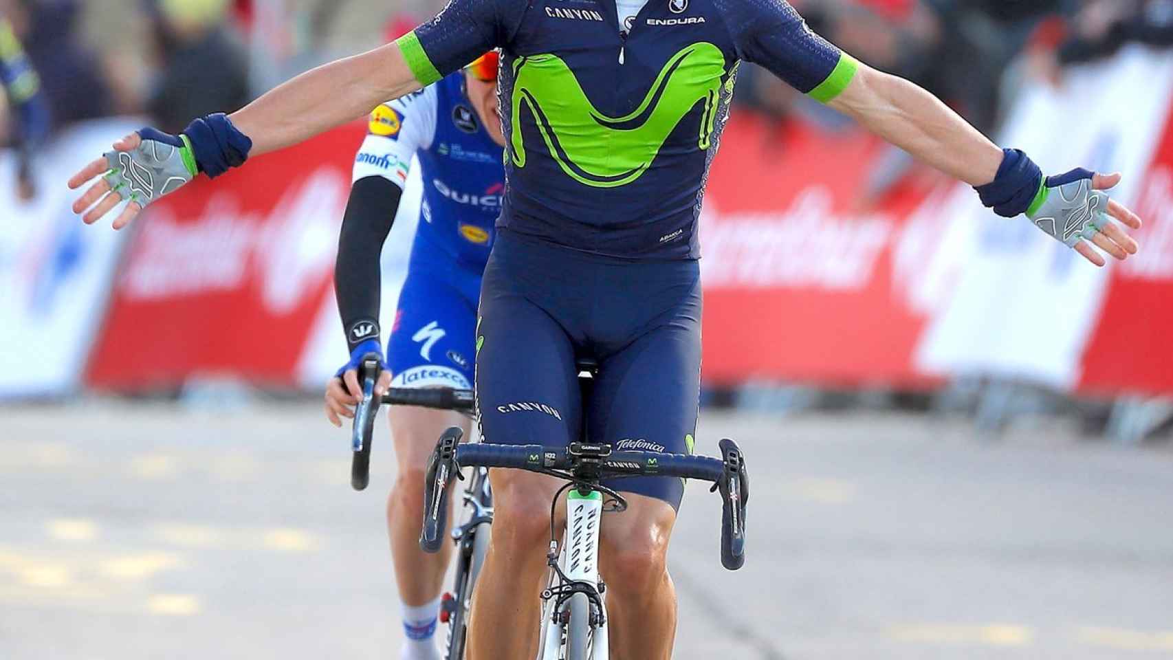 Alejandro Valverde en el momento de cruzar la meta en  La Molina.