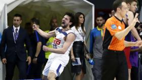 Sergio Llull celebra una canasta contra el Barcelona. Fuente: ACB.com