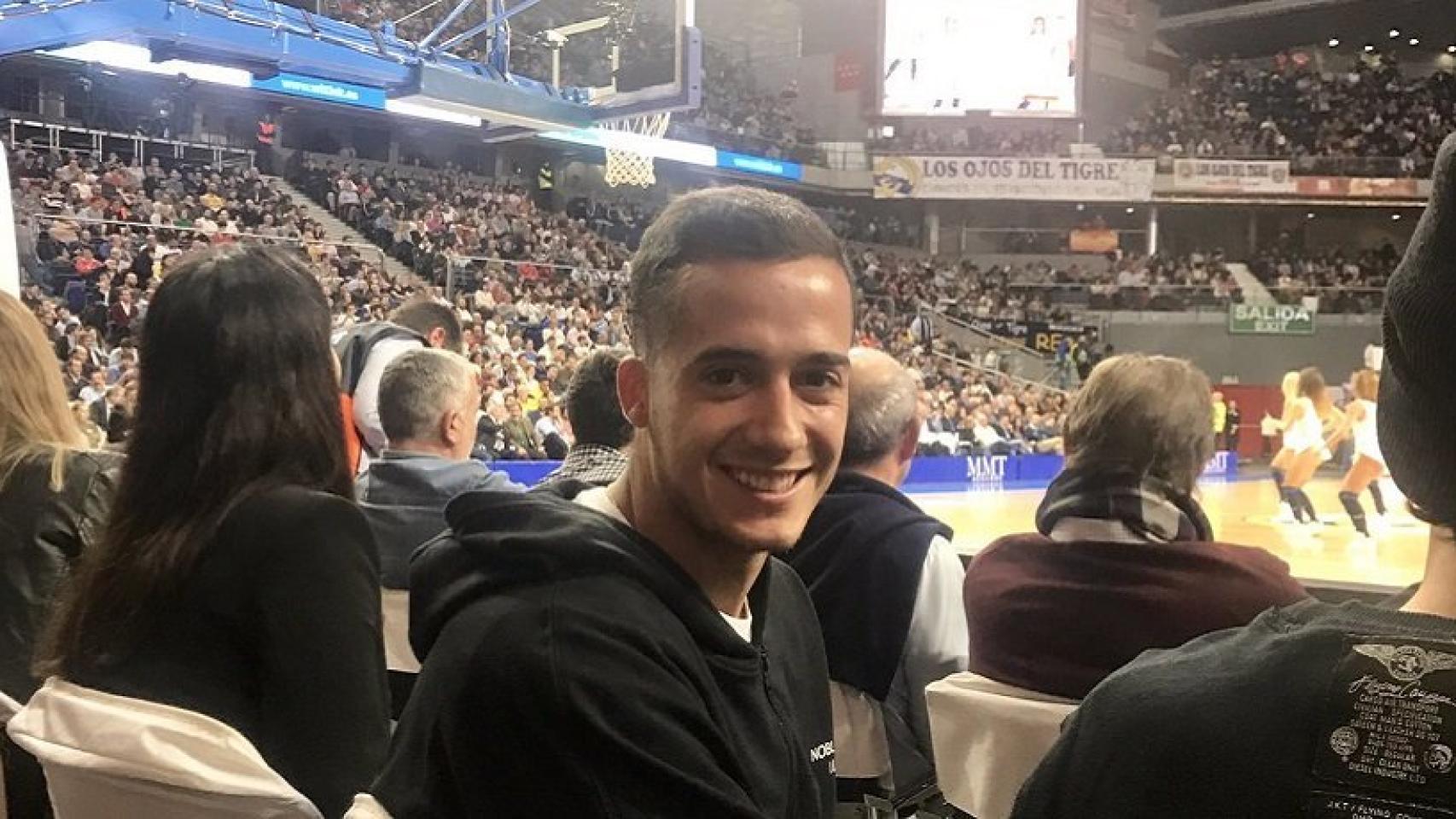 Lucas Vázquez en el WiZink Center. Foto: Twitter (@RMBaloncesto)