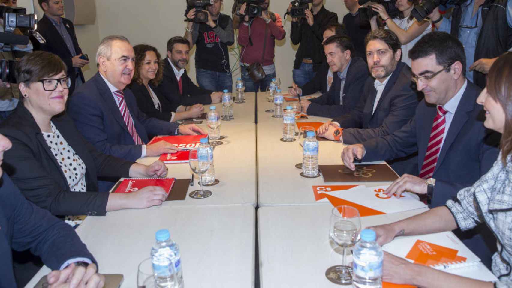 Tovar (PSOE) y Sánchez (Cs), en un reunión el pasado 8 de marzo.