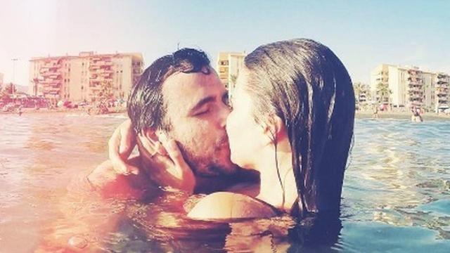 Alberto Garzón con su futura mujer, Anna Ruiz, que ha disfrutado de unos días de asueto.