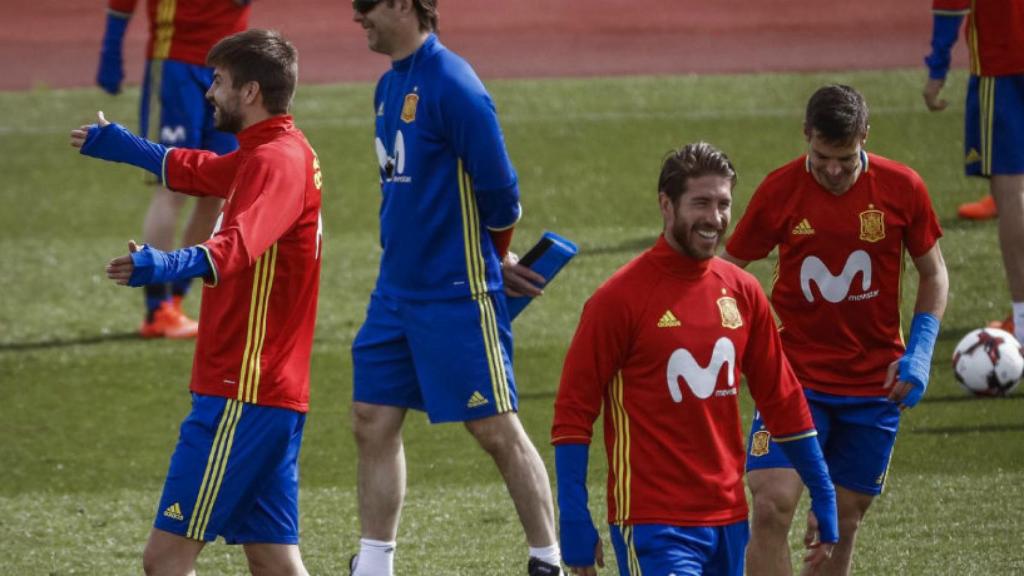 Sergio Ramos entrenando con la selección. Foto:@elchiringuitotv